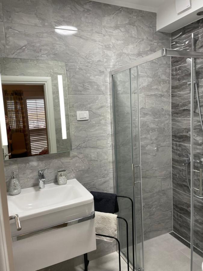 Apartments Miriam Srima Vodice Zewnętrze zdjęcie